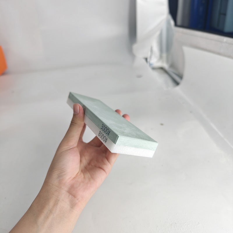 新しい両面研ぎ砥石。前面は1000～6000番、背面は800 - Knife Sharpening Stone Whetstone 1000 6000 のレビューと価格